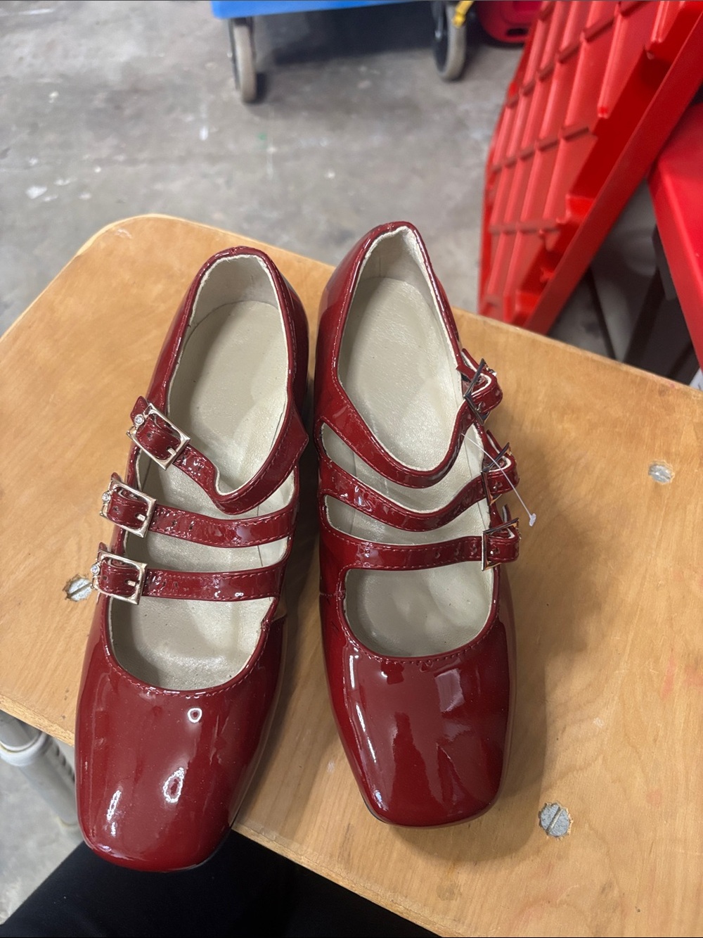 Size 37 red heels - Picture 3 of 5